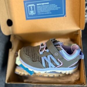 Little kid sneakers. stride rite Artin 3.0